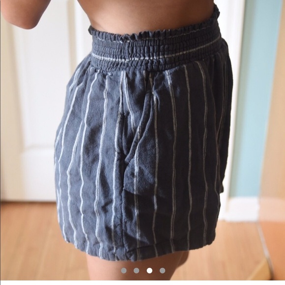 Universal Thread by Target high-waisted pinstriped cotton shorts - Picture 3 of 4